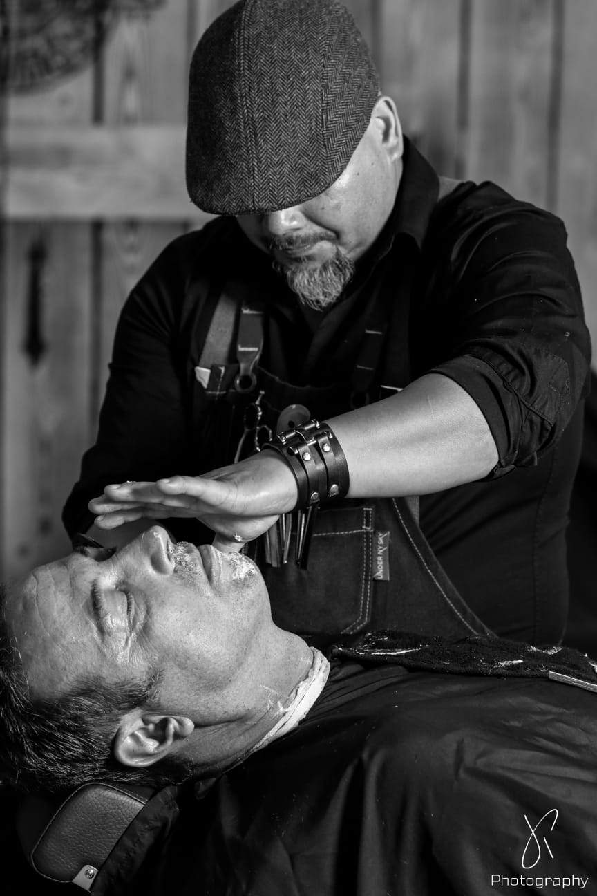 Barbier au travail